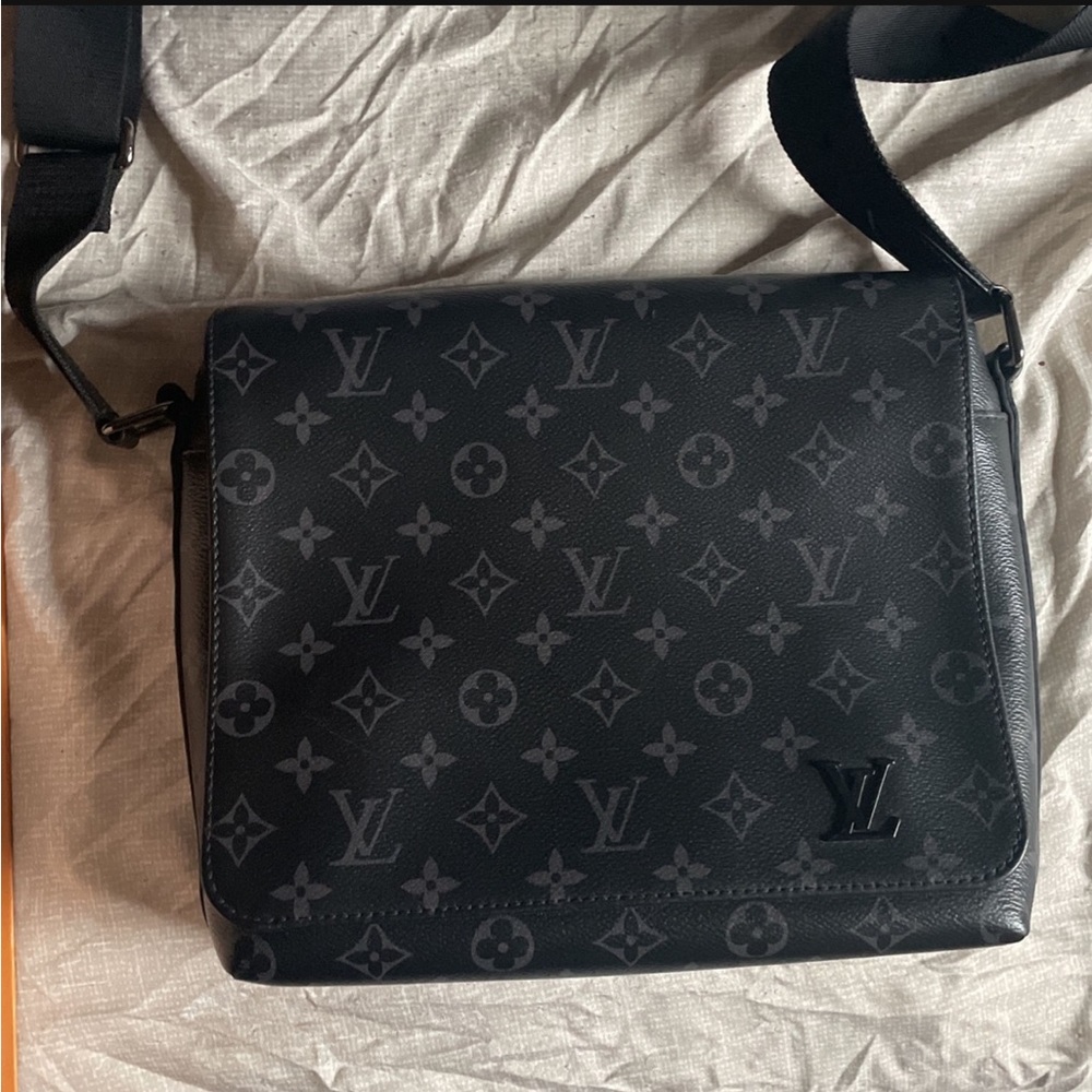 Black Louis Vuitton Messenger Bag - Picture 7 of 7